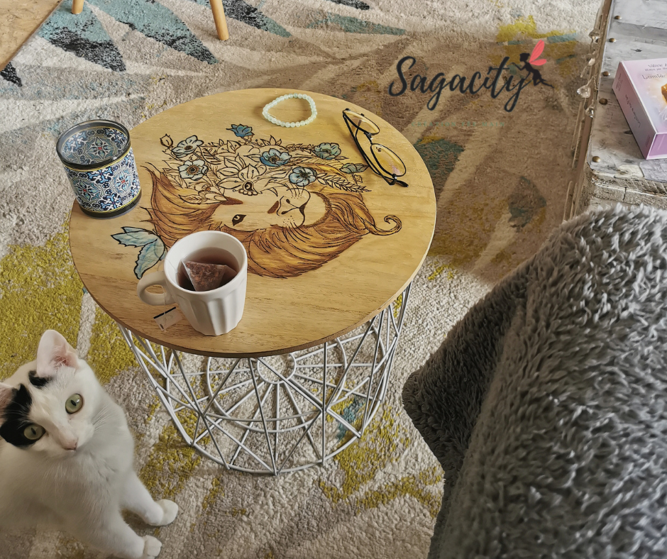 Table Lion